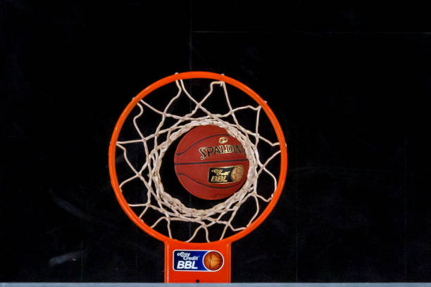 他们通过不 他们通过不