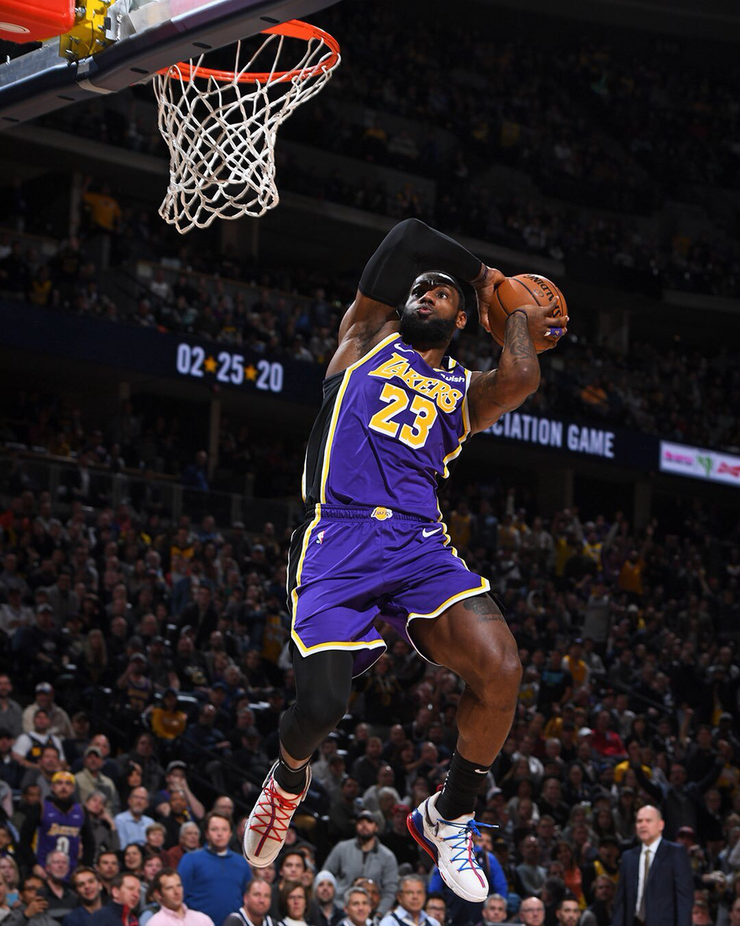 背后可能有 背后可能有