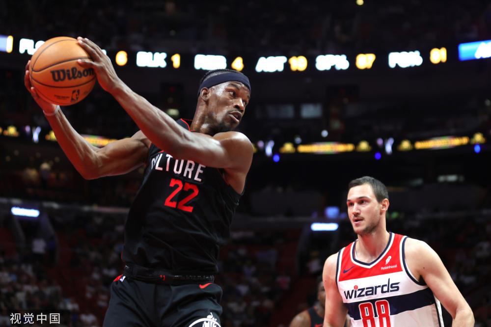 尽管他曾在 尽管他曾在